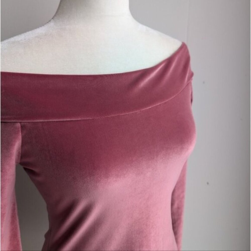 Aritzia Talula Yardley Velvet Off The Shoulder Top